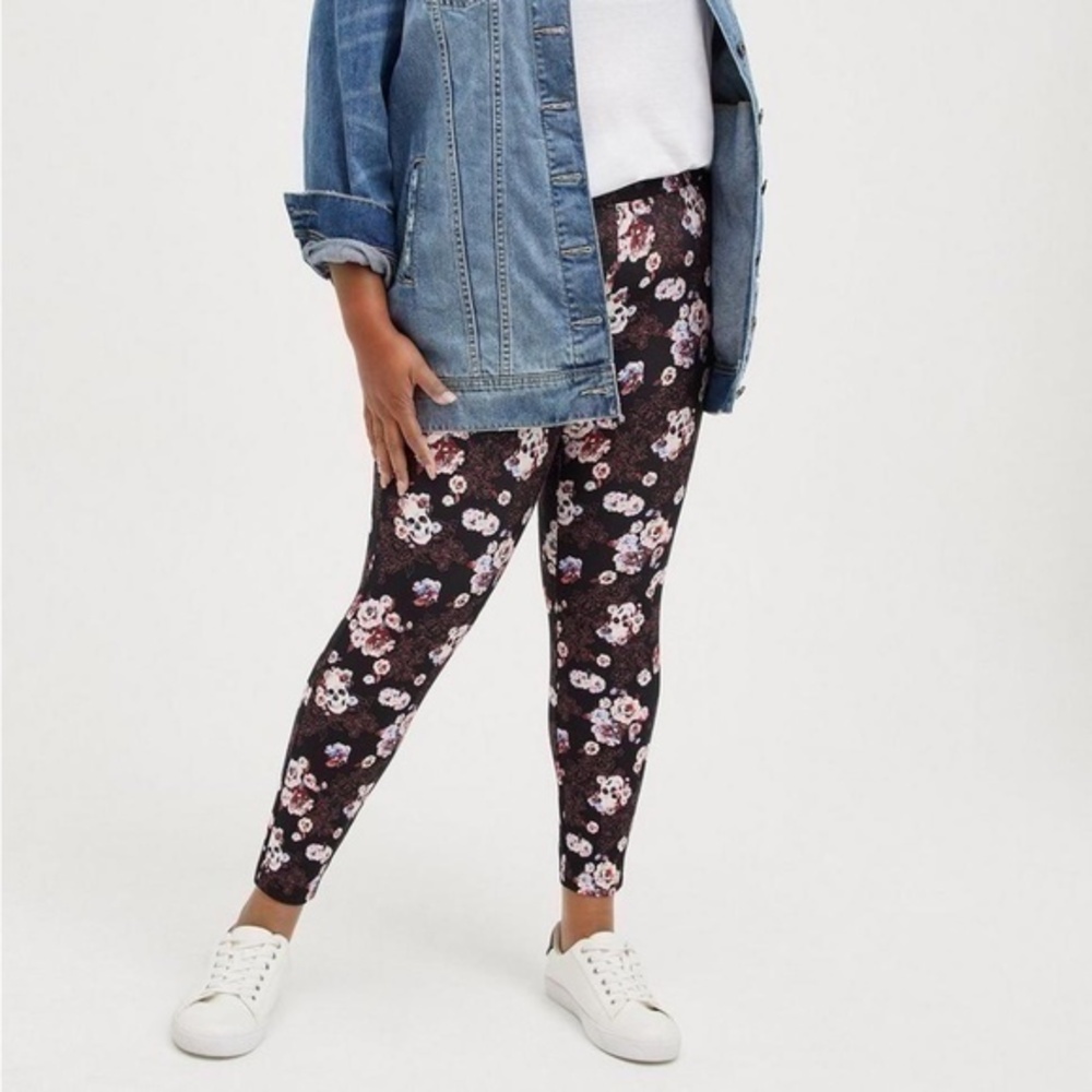 Torrid Skull Print Pixie Skinny Studio Luxe Ponte High Rise Pants sz 1 14/16 1X